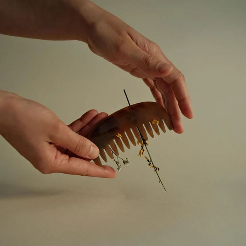 Natural Agate Scalp Comb & Gua Sha Tool | Lightweight Head Massager for Hair Growth